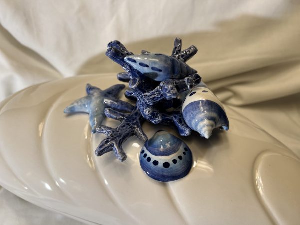 IMG_E0675 Large mussel tureen blue coral
