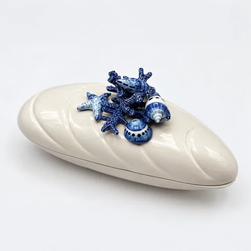 1a41d590-f55f-4b0e-b95a-83892b776153 copy Large mussel tureen blue coral