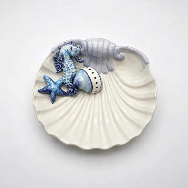2a7a1d19-95d2-42eb-8ba0-5896987f2d83 copy Medium seashell plate seahorse