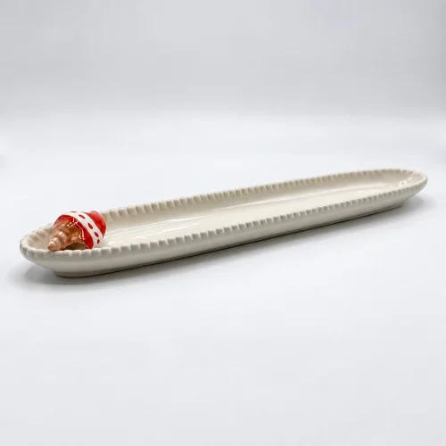 ef0f9a3c-2b3f-40a6-9eff-6b25bec5dce7 copy Red baguette dish
